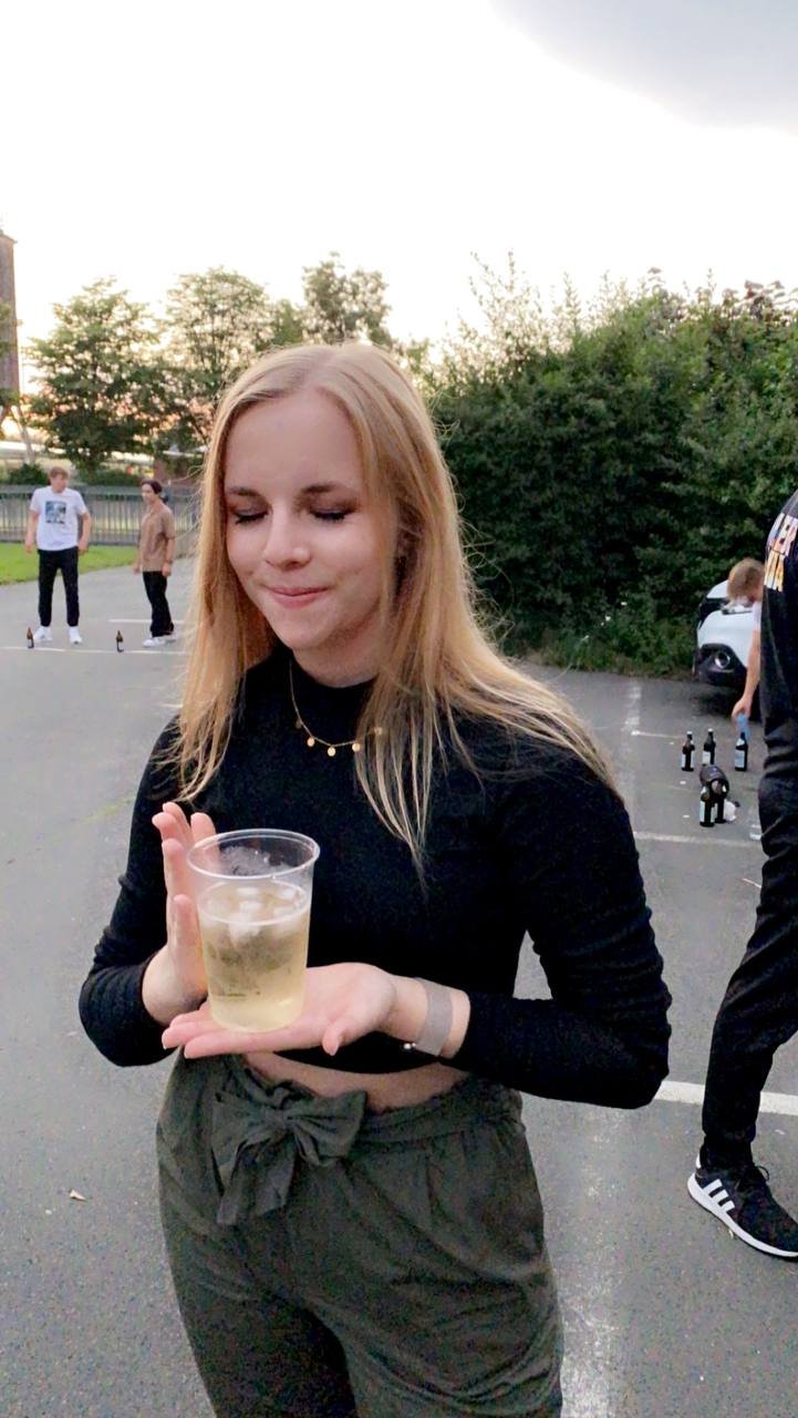 blonde slut #0NrW4dUt