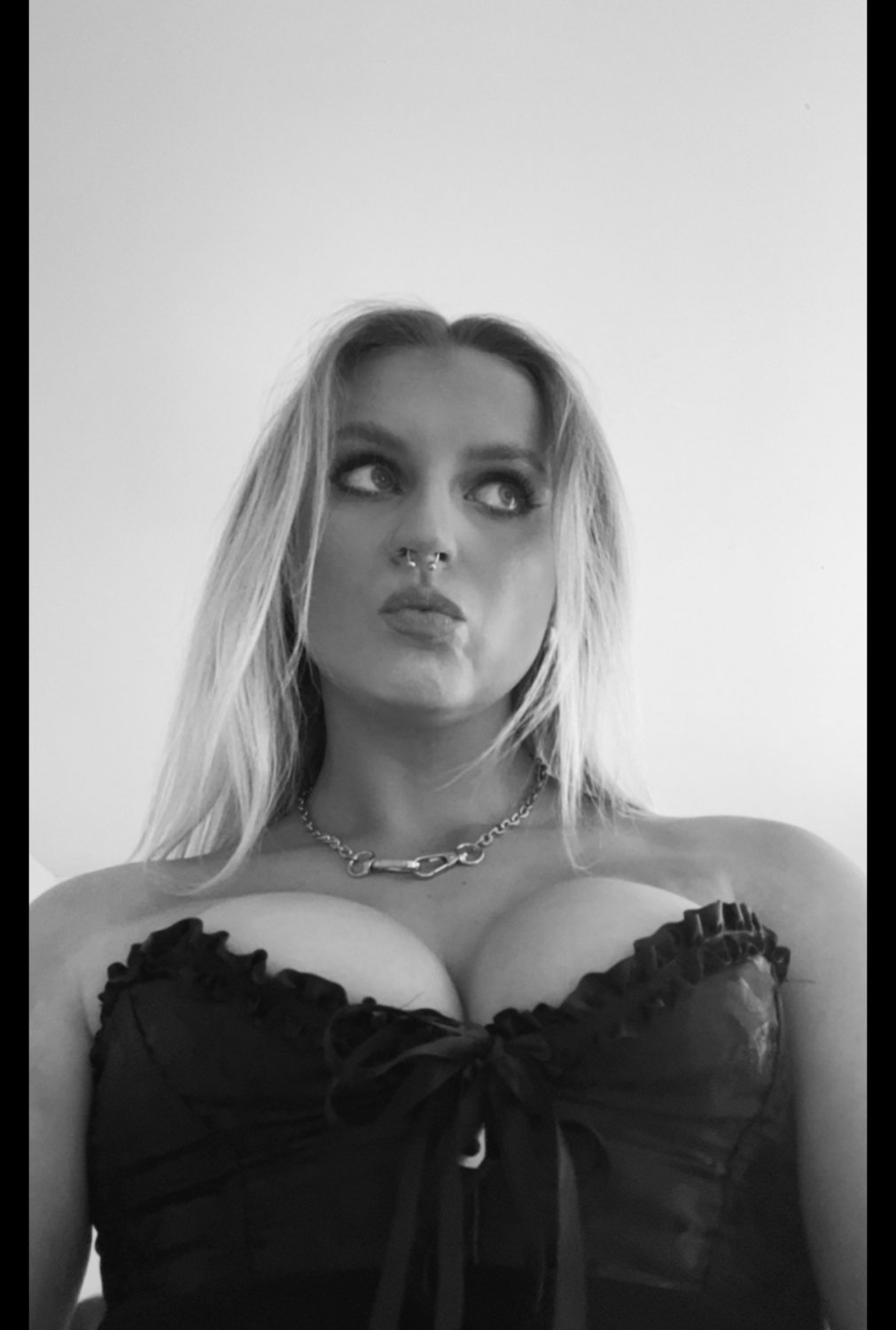 Send me your tribs schickt mir eure Tributes here or Session :11 #c8Tzsiw4